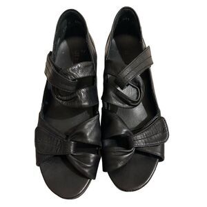 Ziera cross strap leather sandals 38.5 / 8